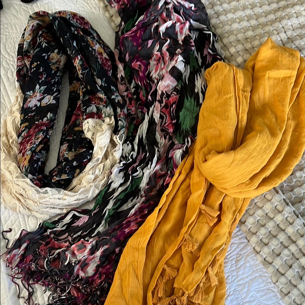 Floral and Solid Scarf Set